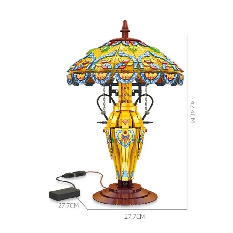 Die Maße der Lampe: 27,7cm x 27,7cm x 42,4cm.