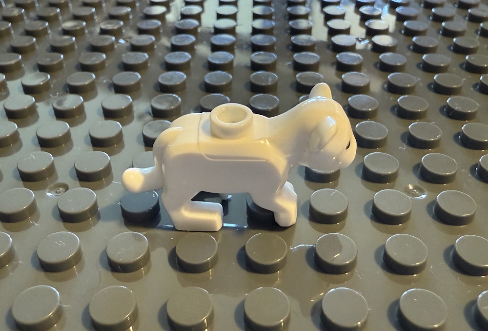 Der Löwe kann, z.B. auf einer Grundplatte, befestigt werden (Grundplatten separat erhältlich).