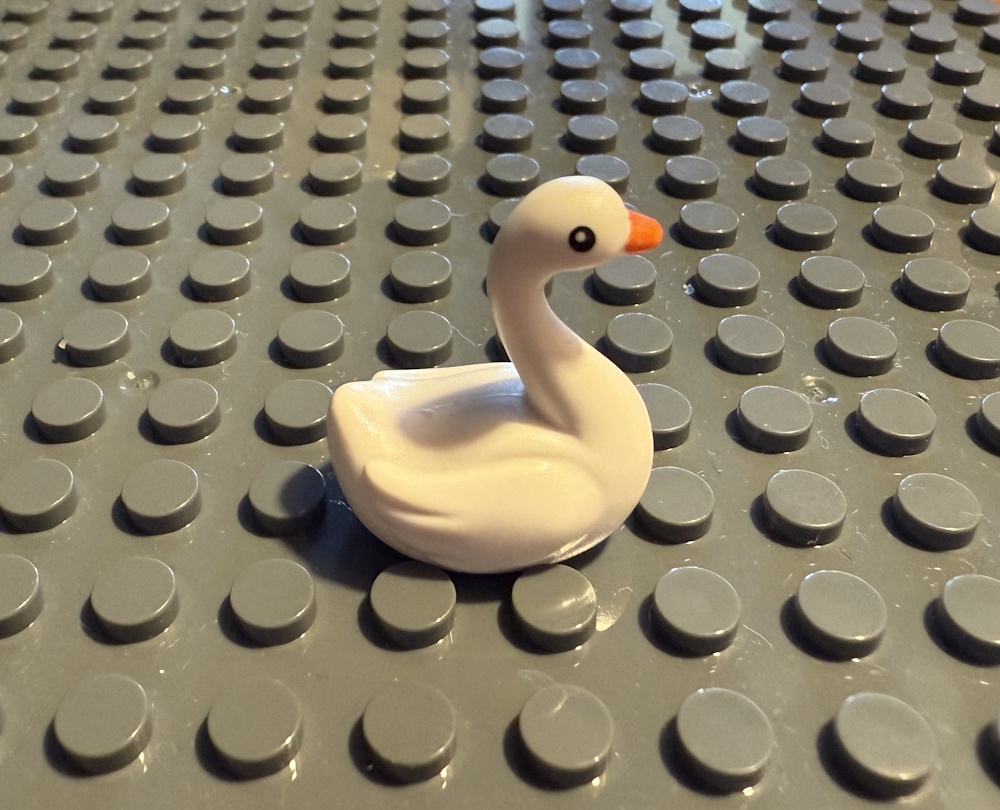 Der Schwan kann, z.B. auf einer Grundplatte, befestigt werden (Grundplatten separat erhältlich).