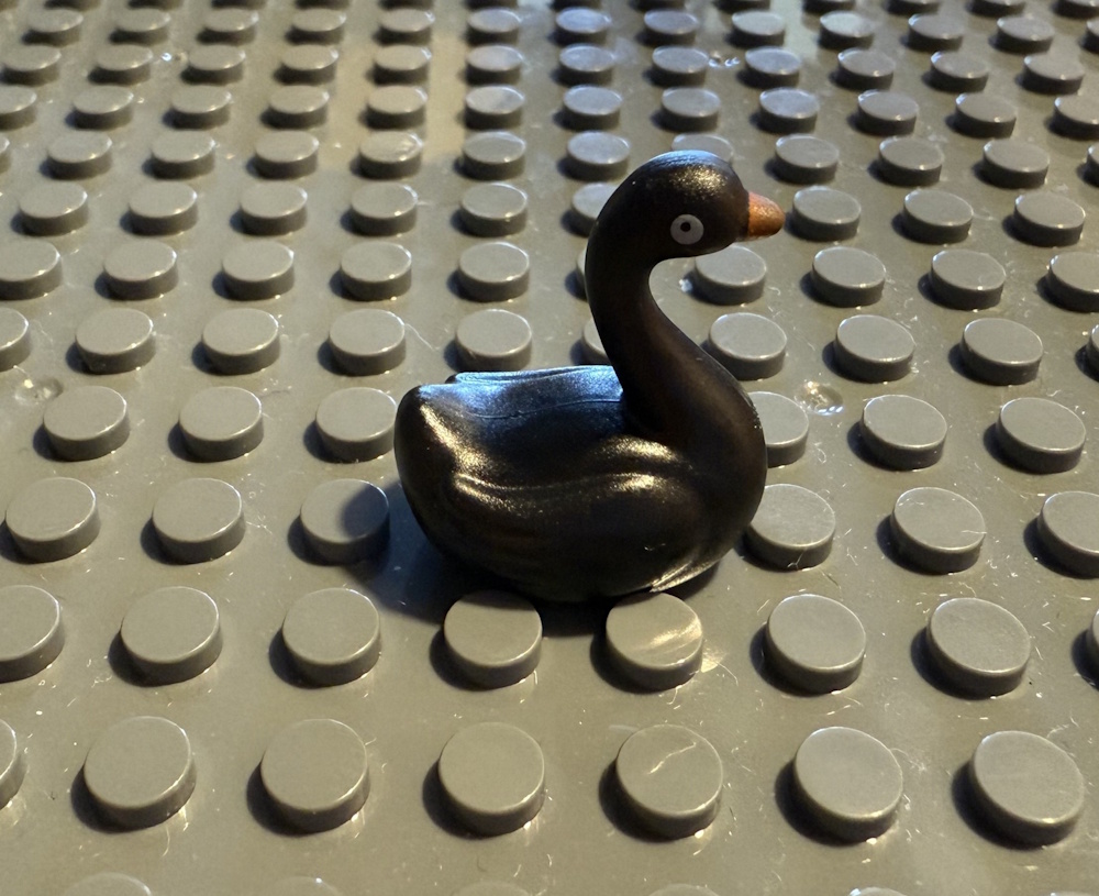 Der Schwan kann, z.B. auf einer Grundplatte, befestigt werden (Grundplatten separat erhältlich).