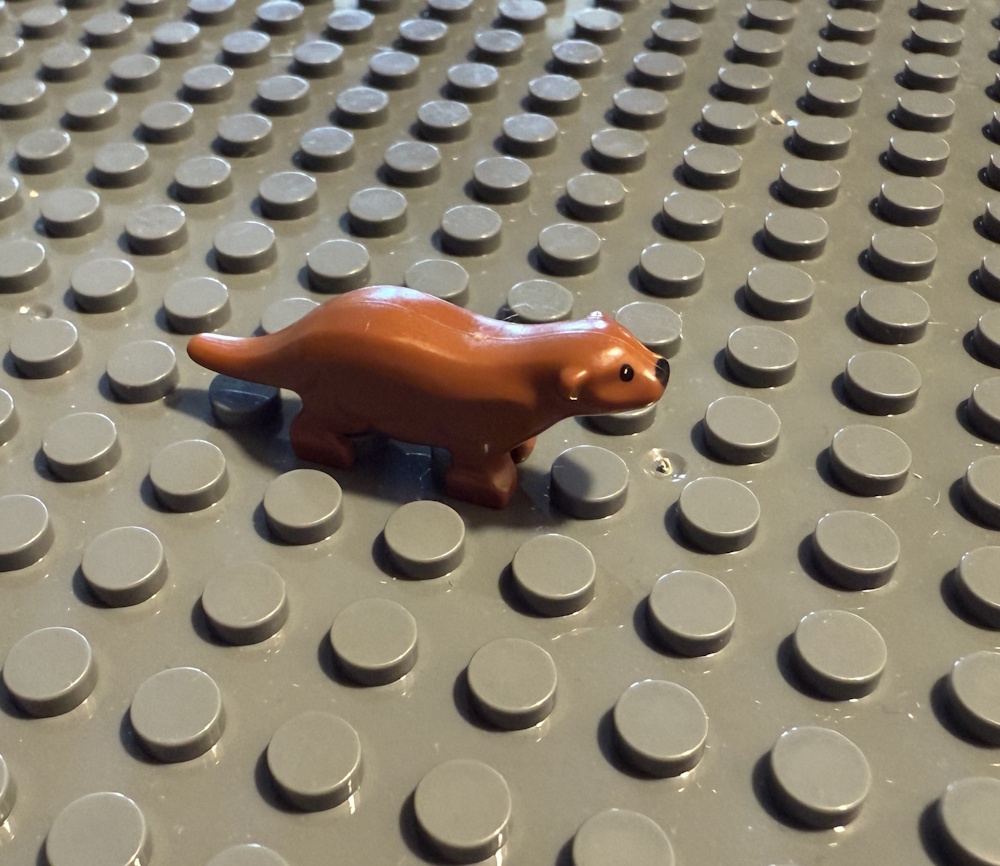 Der Otter kann, z.B. auf einer Grundplatte, befestigt werden (Grundplatten separat erhältlich).