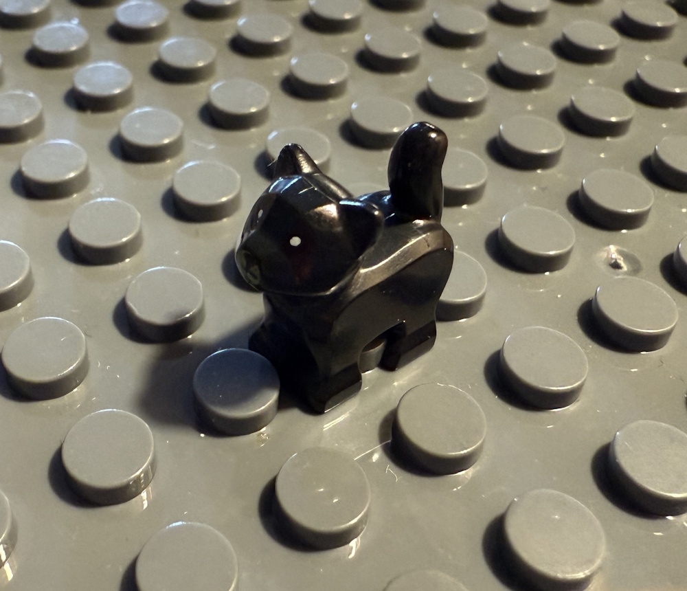 Die Katze kann, z.B. auf einer Grundplatte, befestigt werden (Grundplatten separat erhältlich).