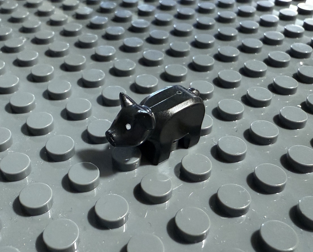 Das Schweinchen kann, z.B. auf einer Grundplatte, befestigt werden (Grundplatten separat erhältlich).